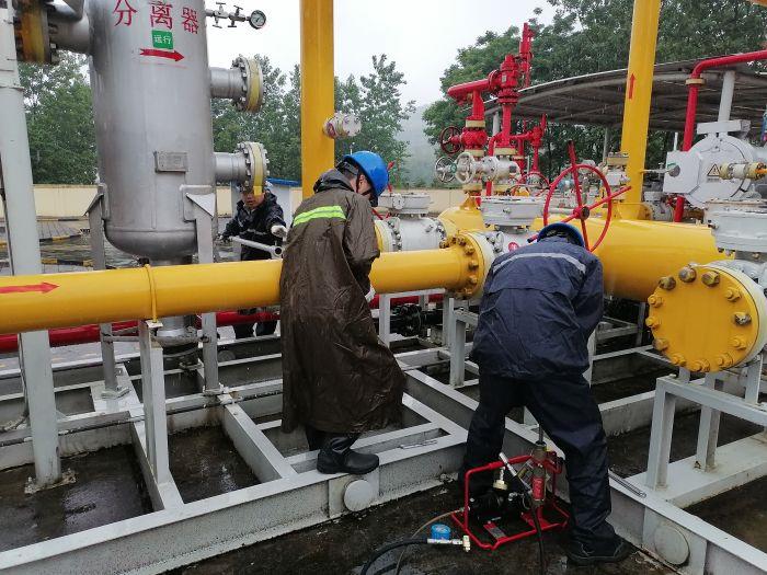 3.3堅守-省天然氣公司應急保障中心維搶隊主汛期前在赤壁站開展計劃性檢修（拍攝：陳智迪 ）