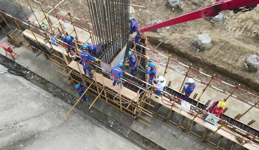二、1號機組主廠房第一罐混凝土澆筑