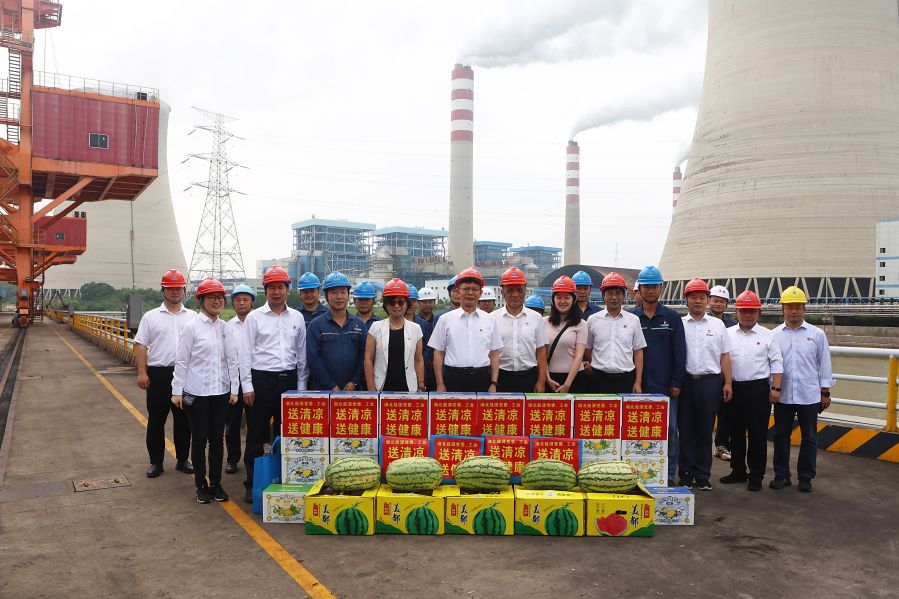 2024年7月11日，涂山峰慰問鄂州發電公司防汛保供一線員工（攝影：王鑫）